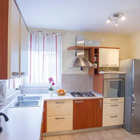 Сasa de vacaciones 4 Bedroom Beautiful In Palit