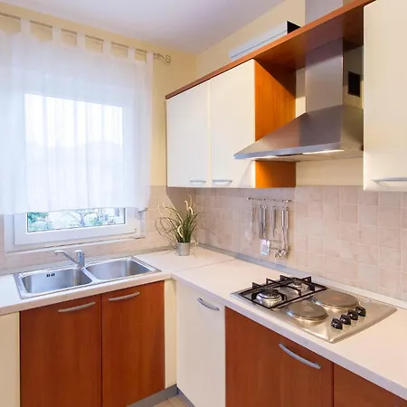4 Bedroom Beautiful In Сasa de vacaciones