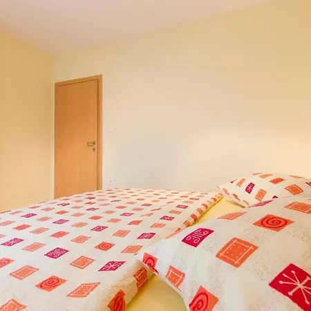 Сasa de vacaciones 4 Bedroom Beautiful In Palit