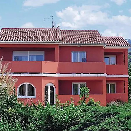 4 Bedroom Beautiful In Сasa de vacaciones *