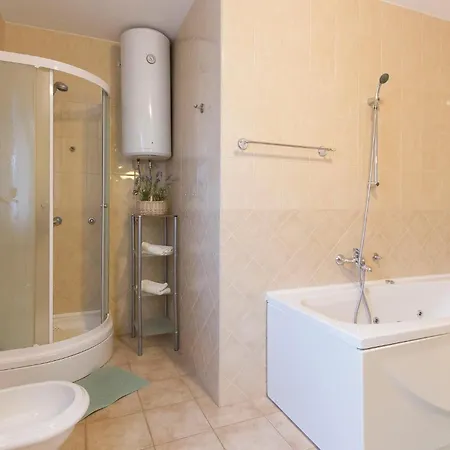 4 Bedroom Beautiful In Palit