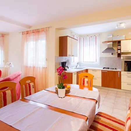 4 Bedroom Beautiful In *